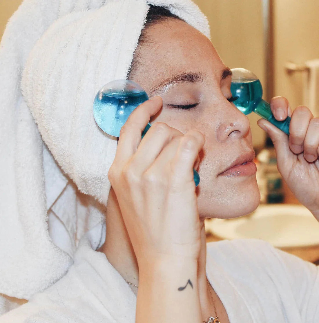 Benefit Cosmetics - Facial Ice Roller Globes